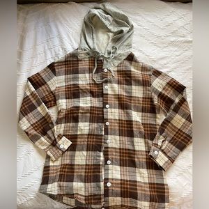 BUTTON UP LONG SLEEVE W/ HOOD